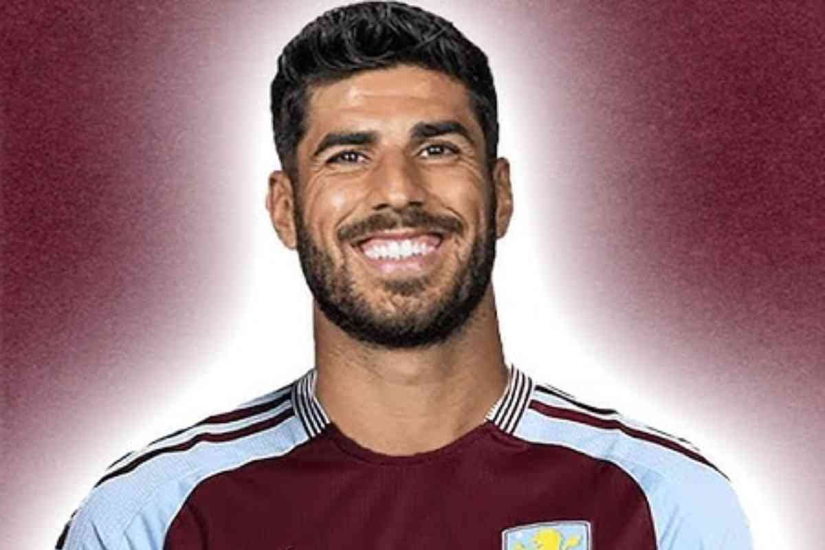 Asensio con la maglia dell'Aston Villa