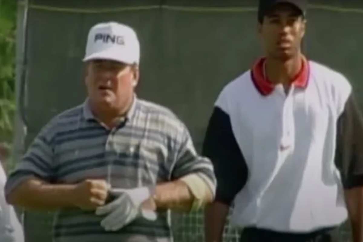 Ed Fiori e alle sue spalle Tiger Woods