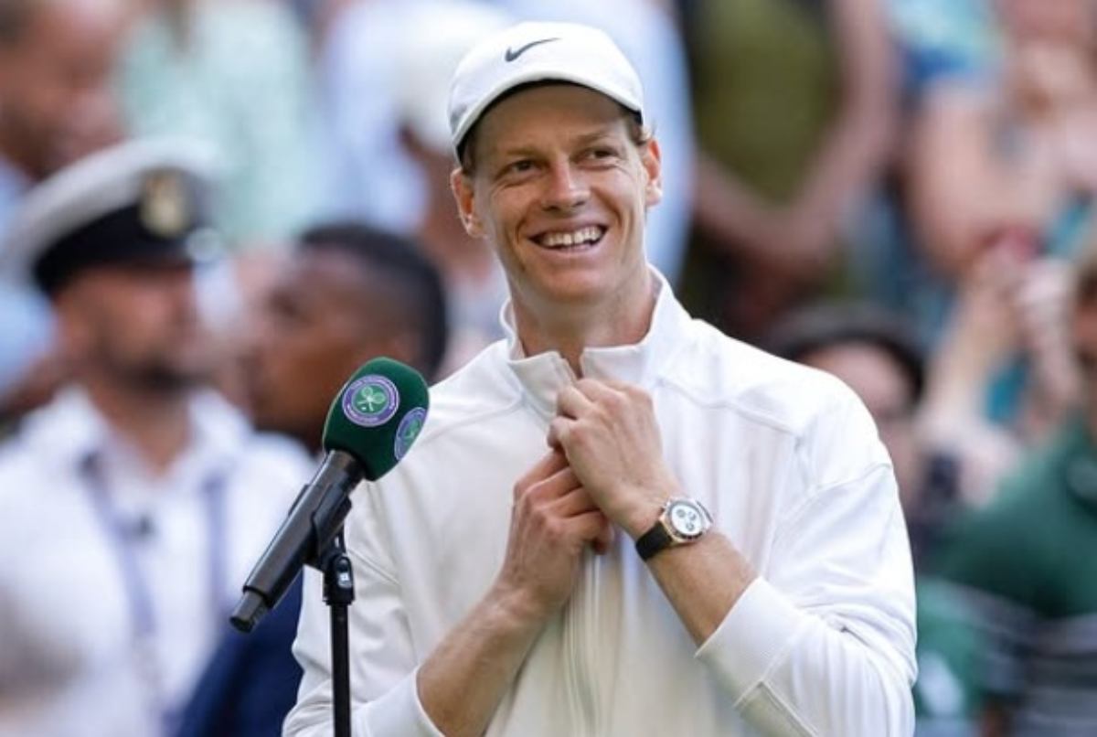 Jannik Sinner sorridente